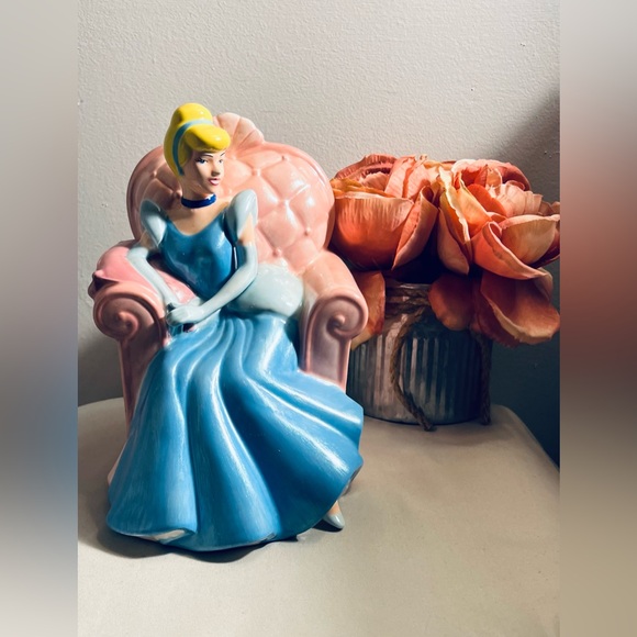 NWT The Cinderella (VINTAGE) ceramic coin bank figurine by PARK LANE ASSOCIATES. - Picture 9 of 11